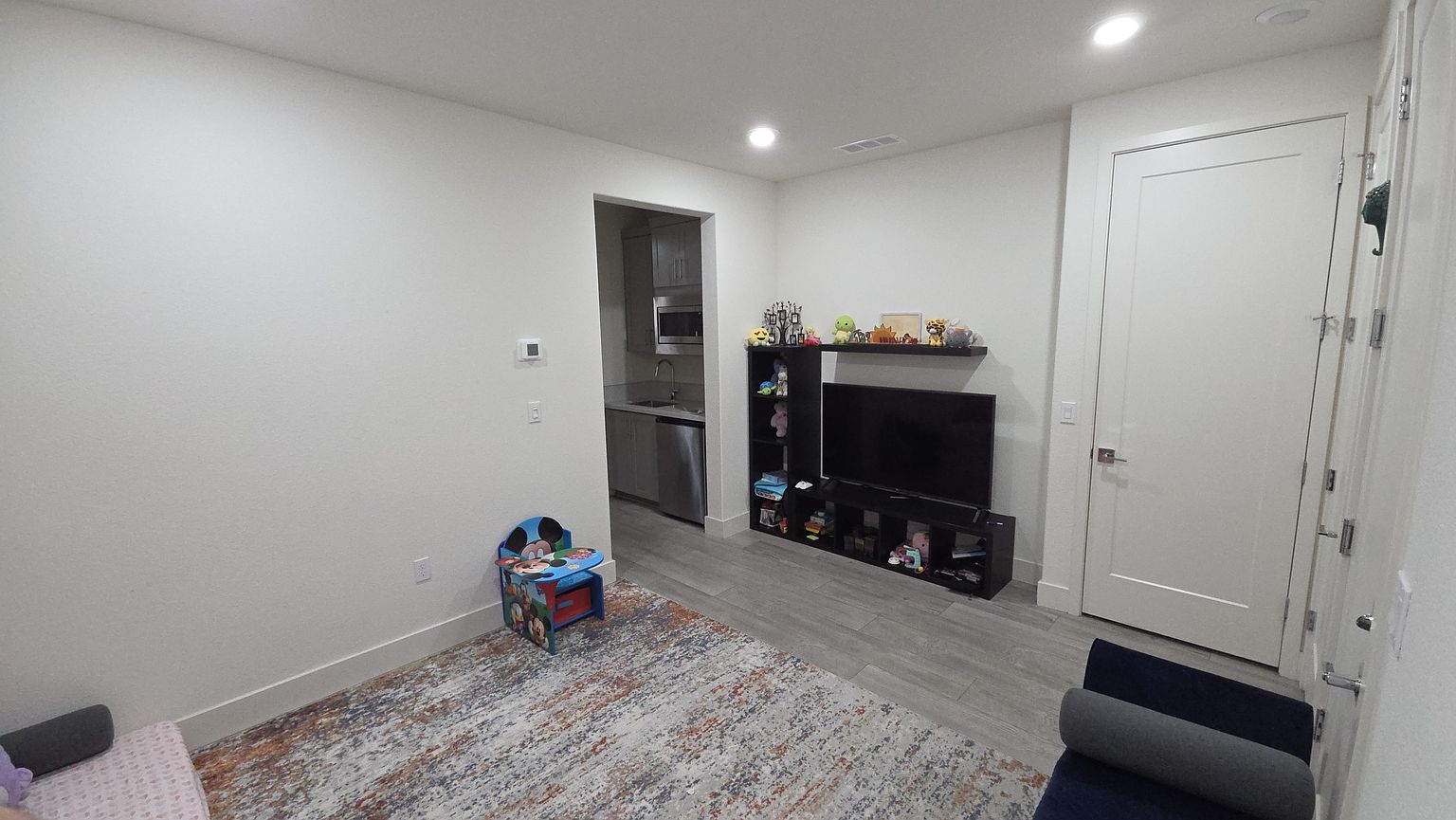 6834 Ishan St photo 2
