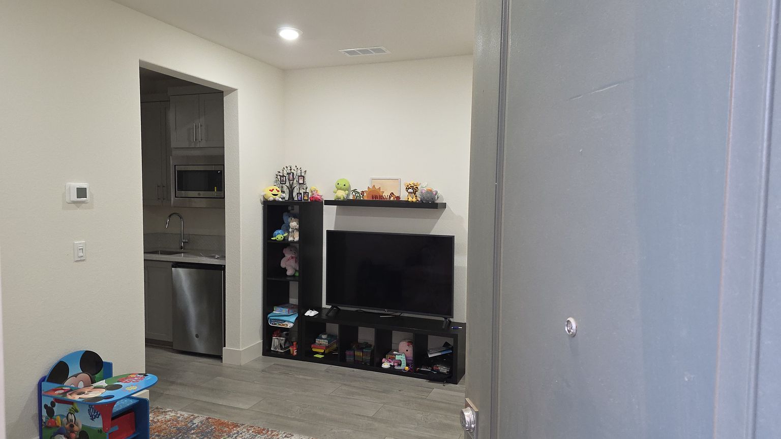 6834 Ishan St photo 3