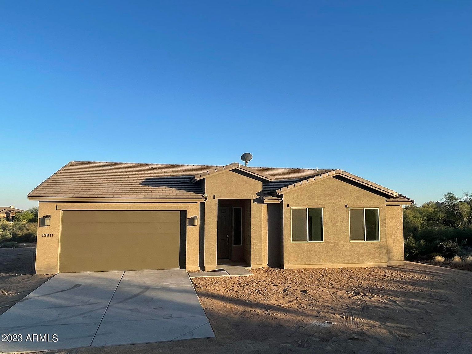 13811 E Cavalry Dr photo 2