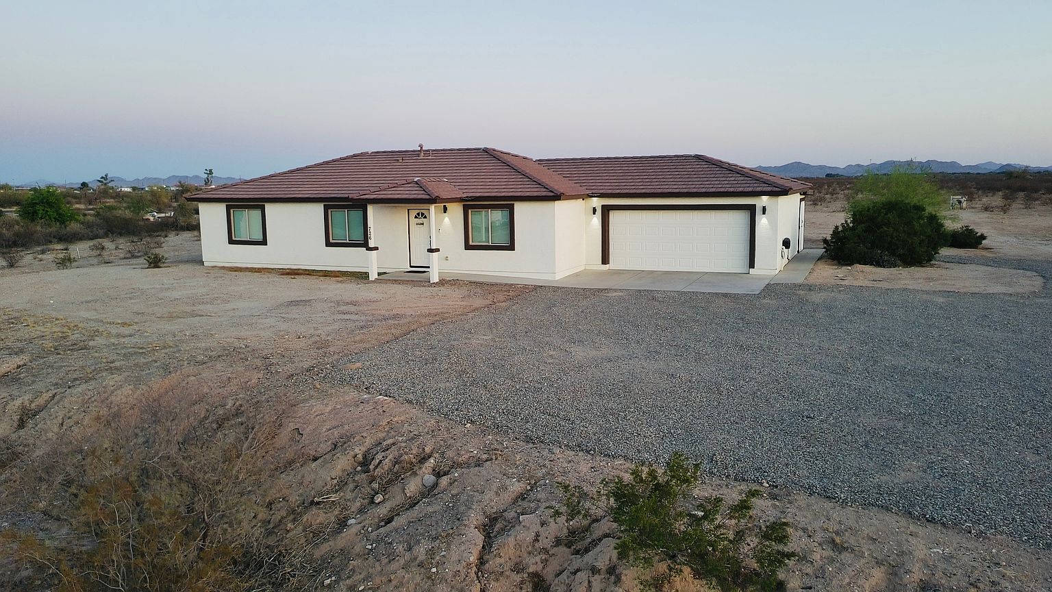 726 South Johnson Road, Buckeye, AZ 85326 photo 2
