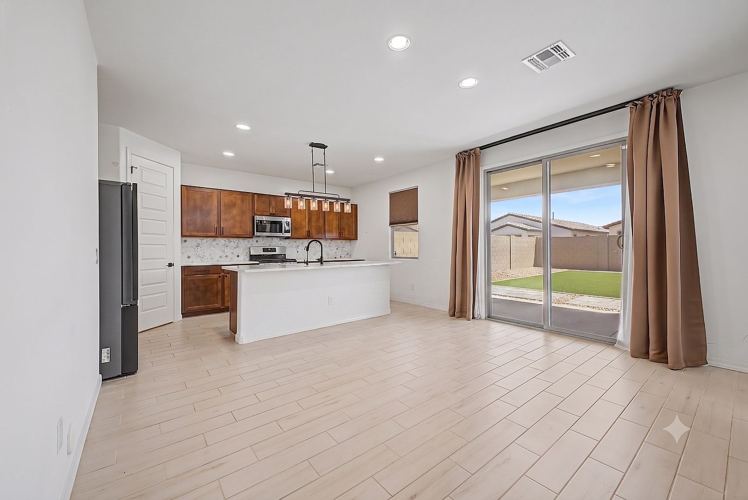 5737 West Getty Drive photo 2