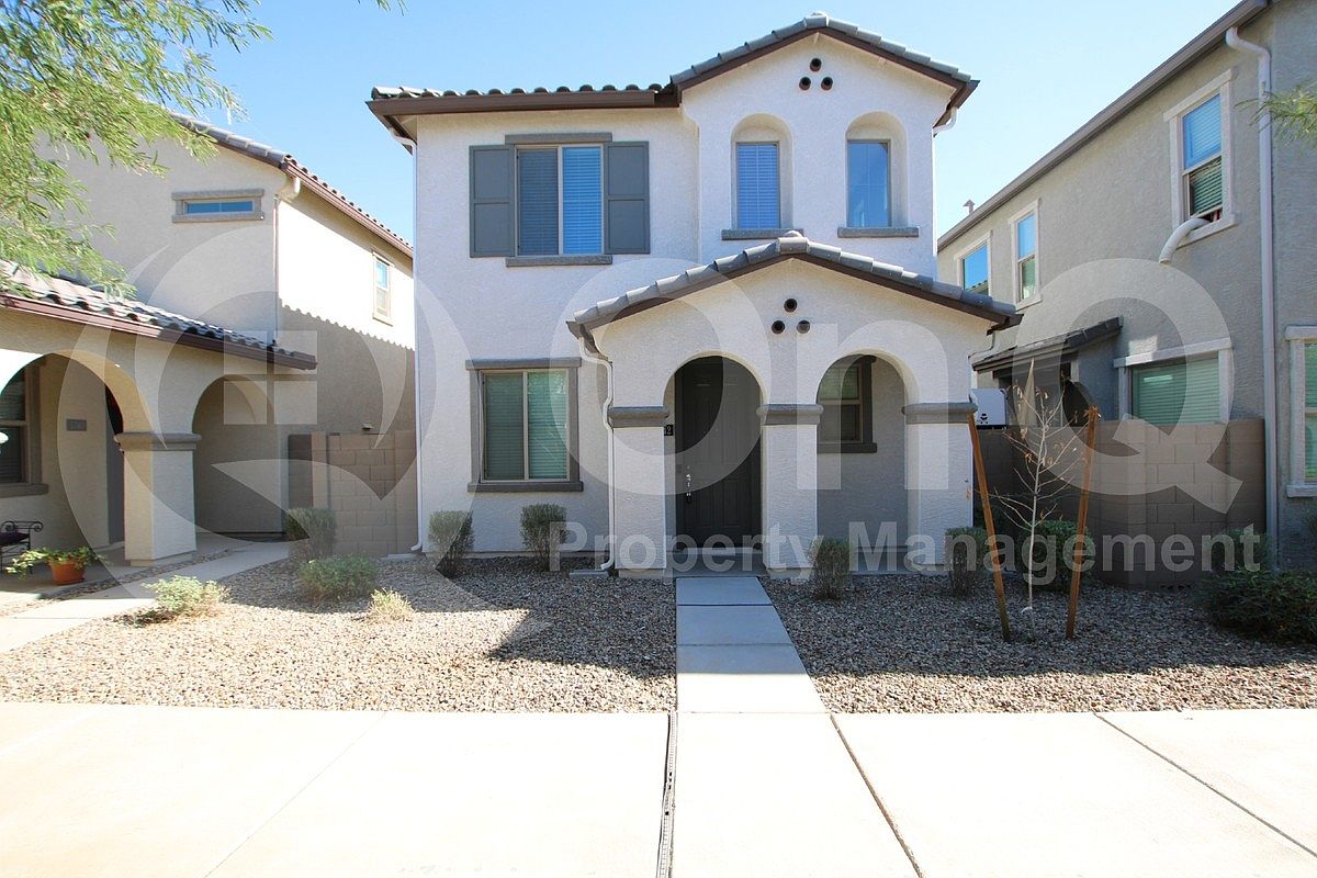 5742 W Raymond St Phoenix, AZ 85043 photo 2