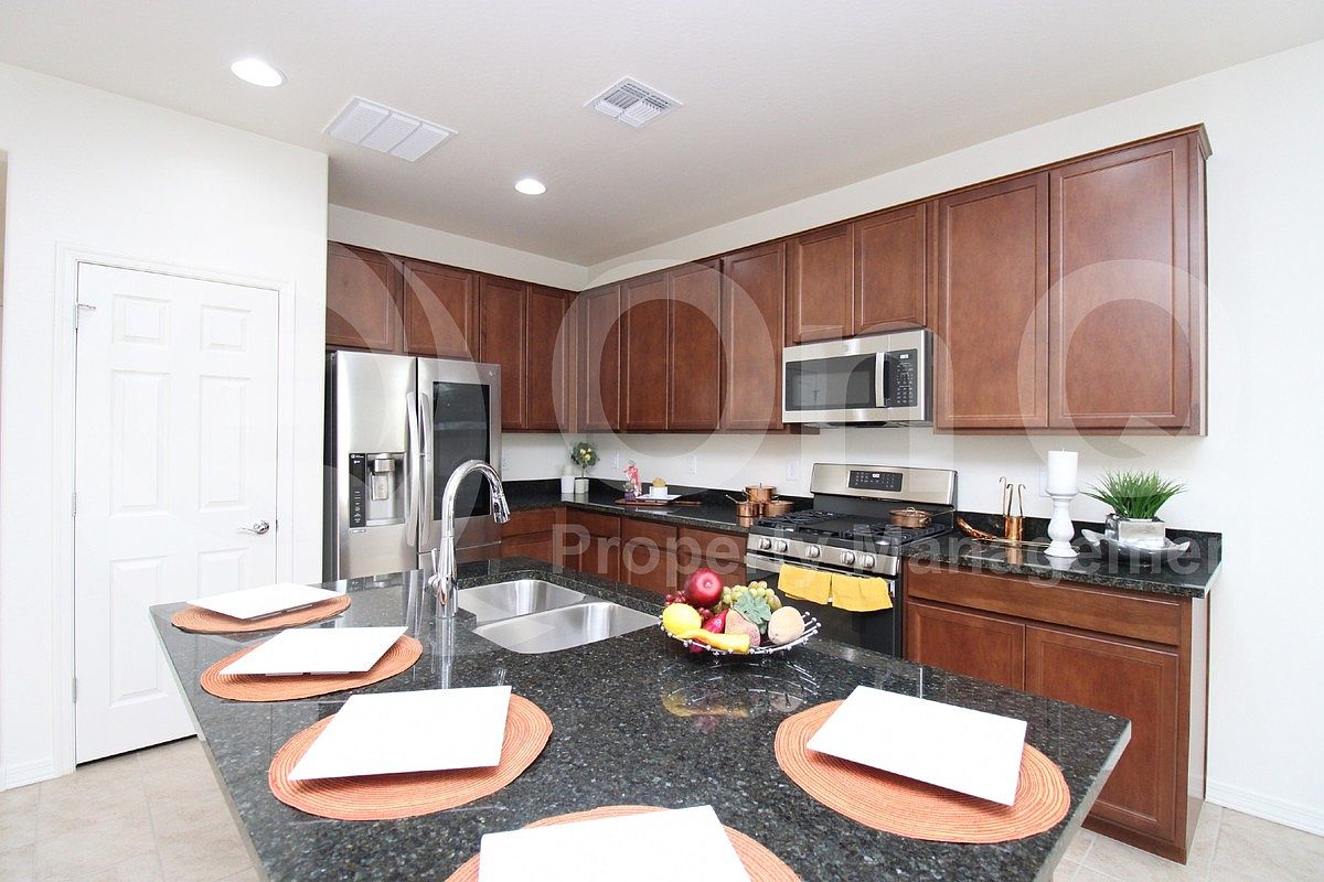 5734 W Getty Dr Phoenix, AZ 85043 photo 5