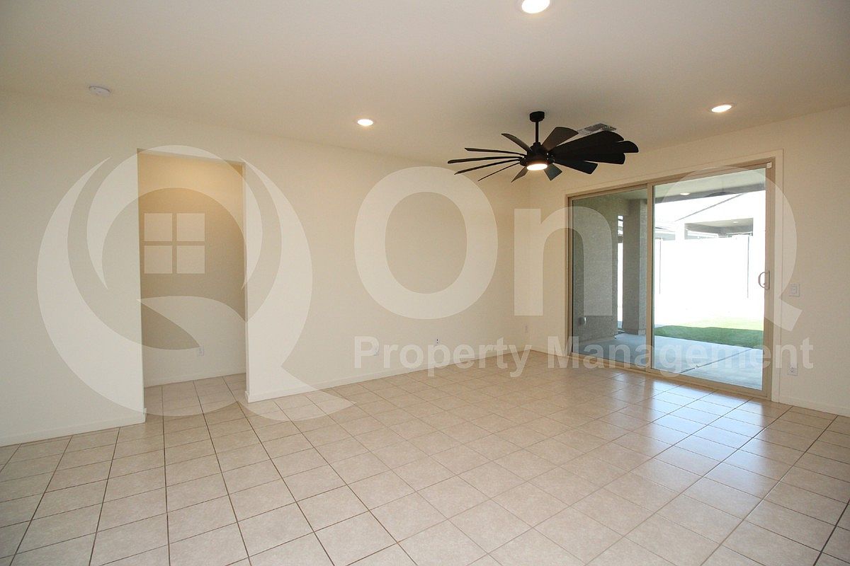 12330 W Northview Ave photo 4