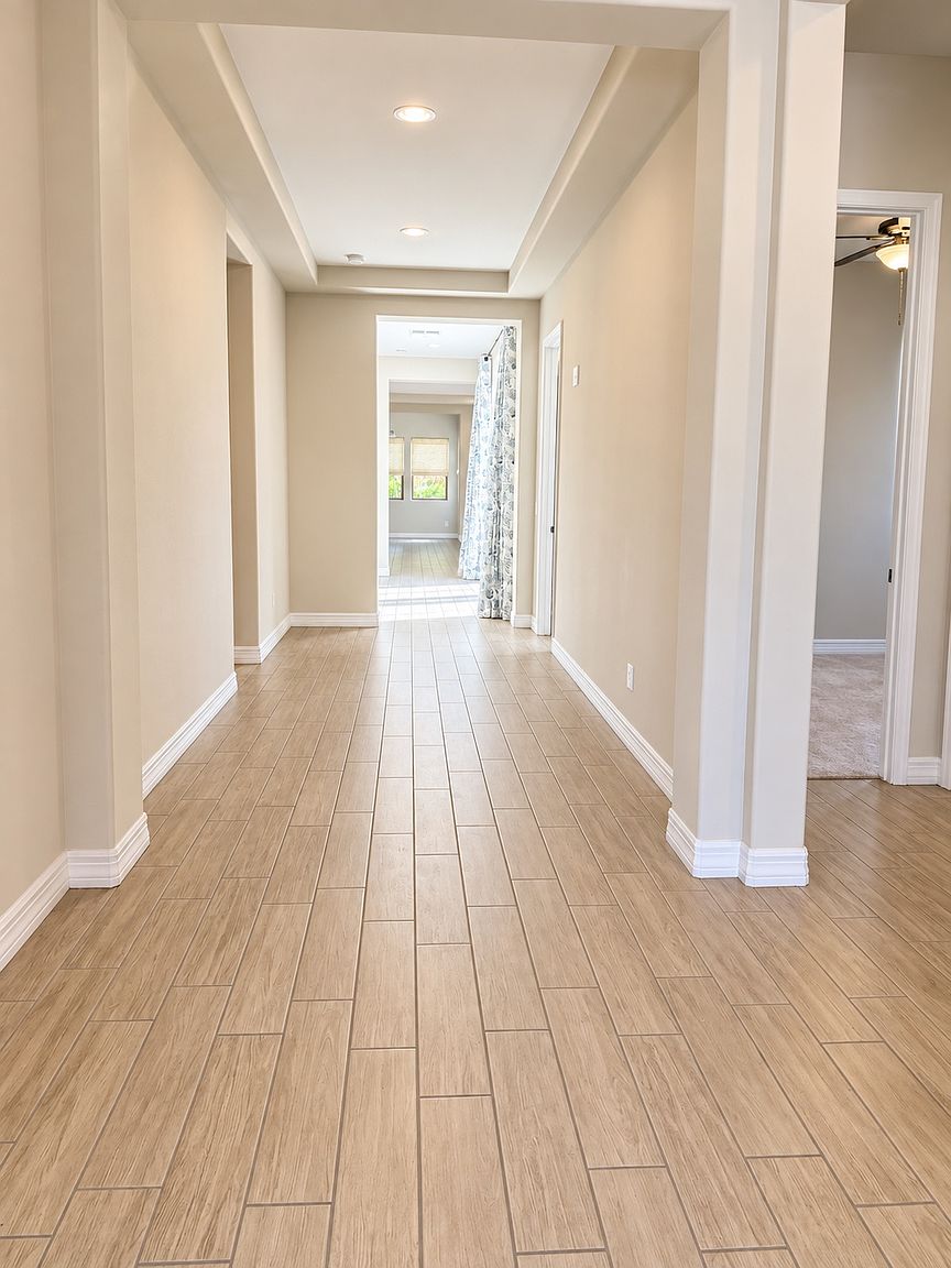 20993 E Carriage Way photo 2