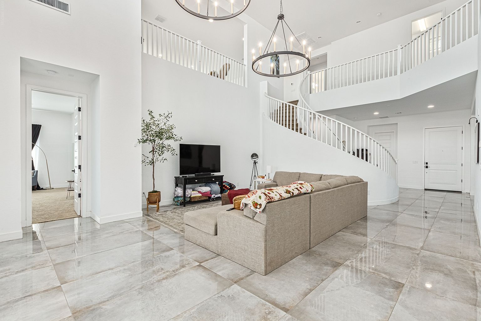 21040 E Carriage Way photo 4