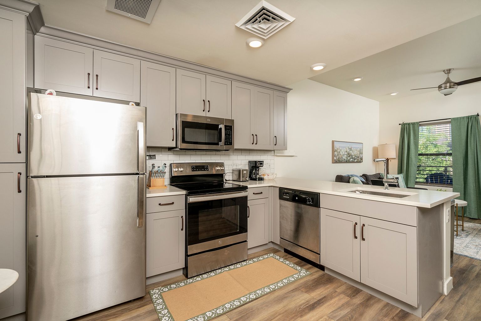 475 N 9th St #303 photo 2