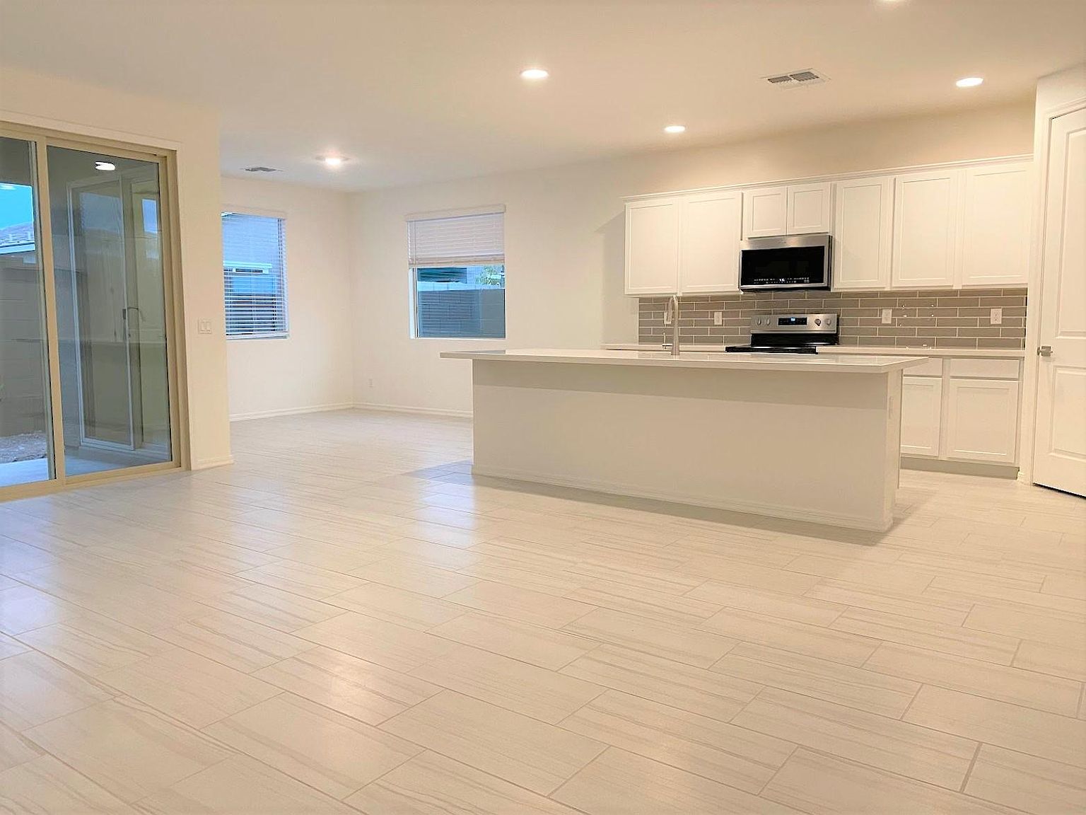 4747 S Carver photo 2