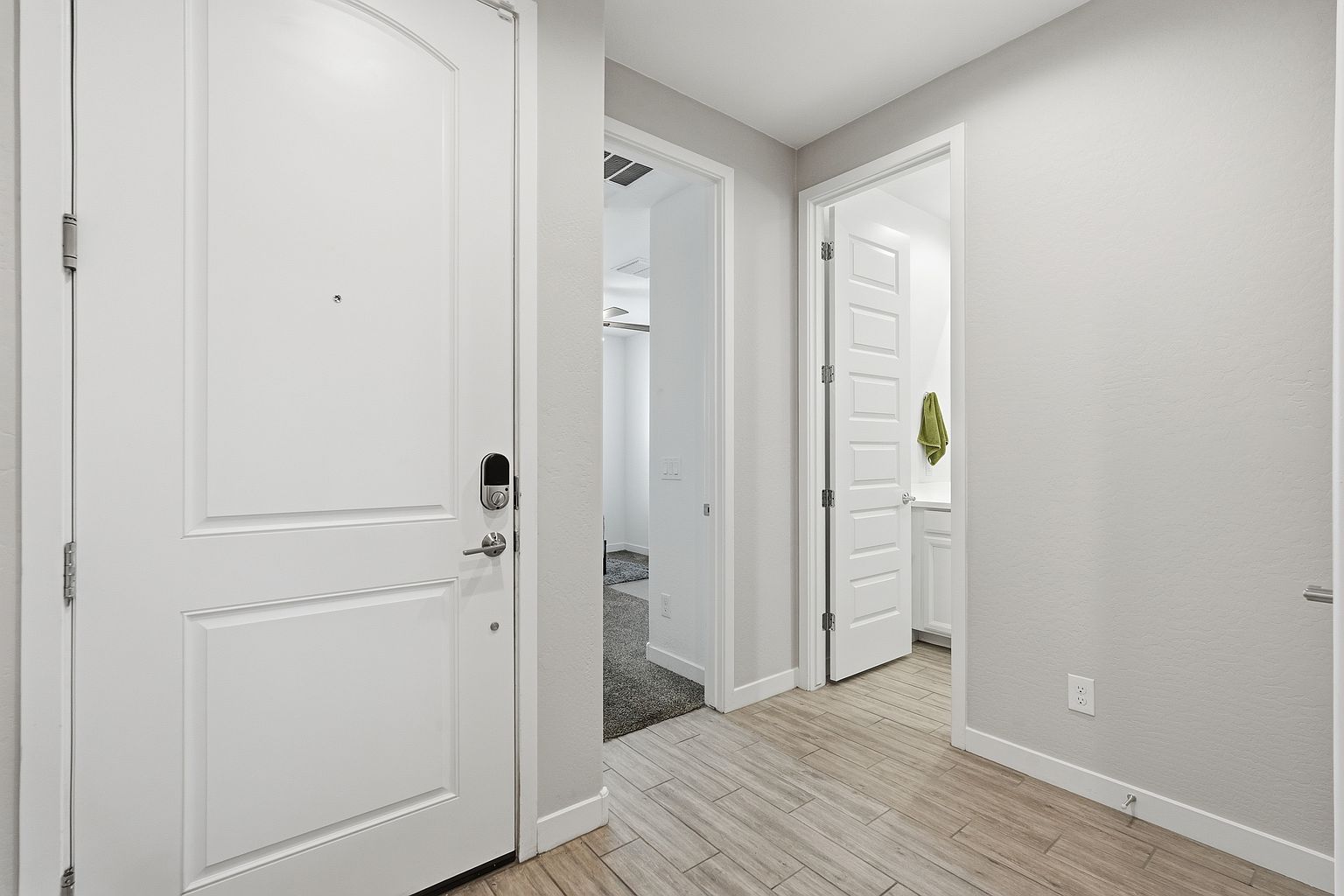 9606 E Tesla Ave photo 3