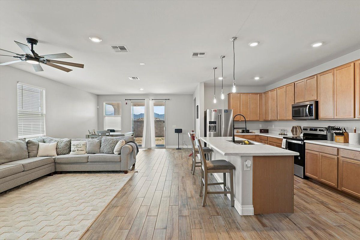 421 E Elm Ln photo 3