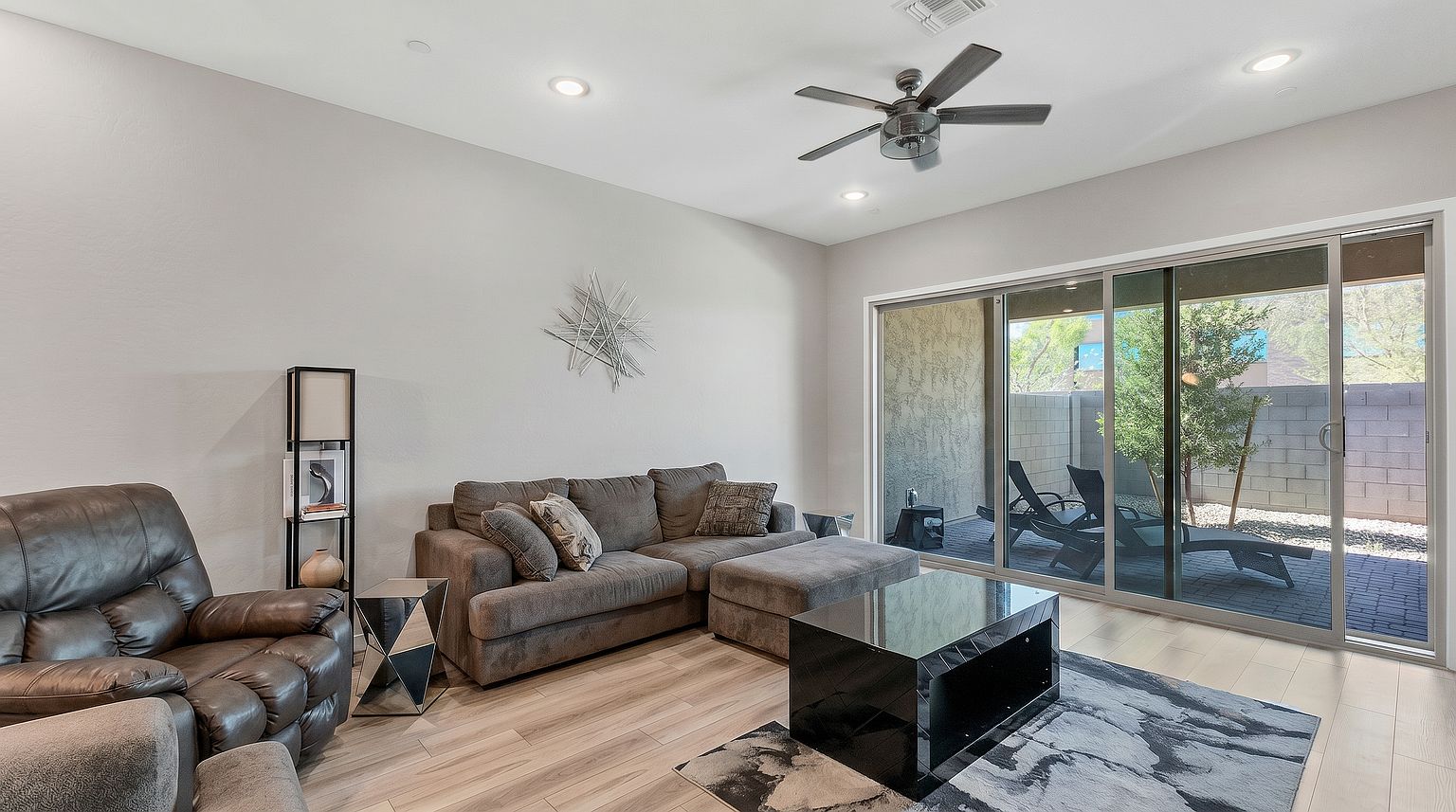 14027 W Desert Flower Dr photo 4