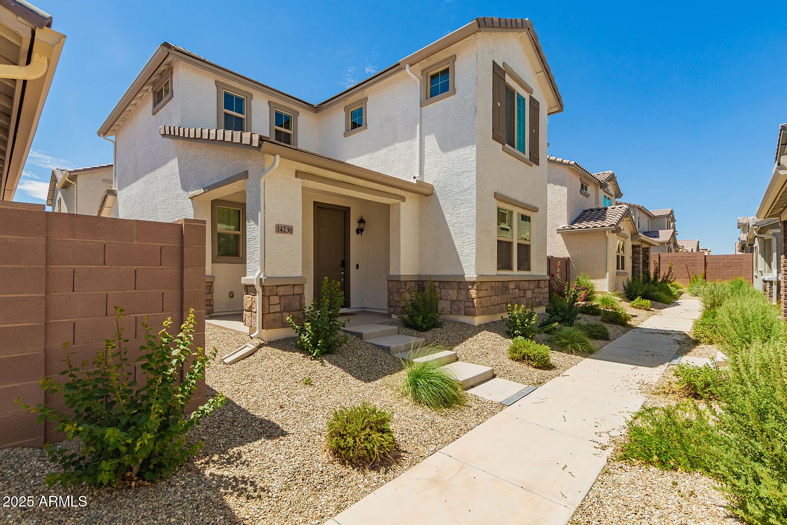 14236 W Buckskin Trl Surprise, AZ 85387 photo 2