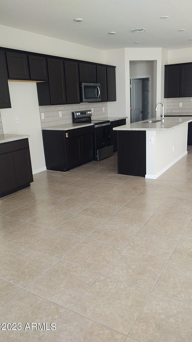 17844 W Villa Hermosa Ln photo 3