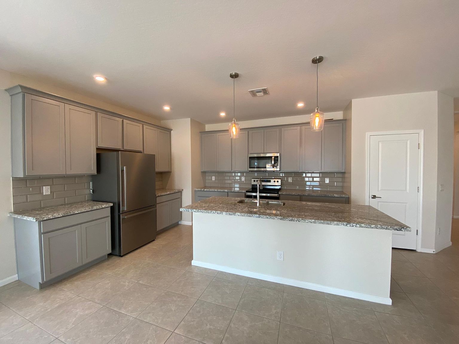 17832 W Daley Ln photo 4