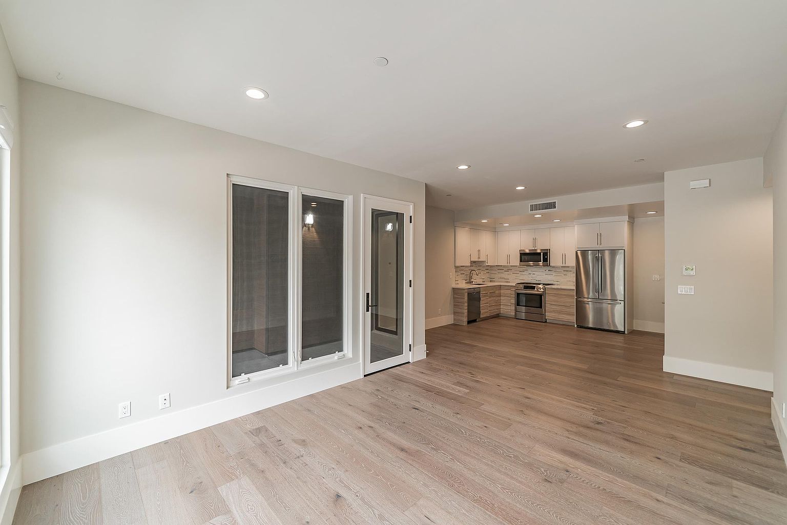 1493 Oak Grove Ave photo 3