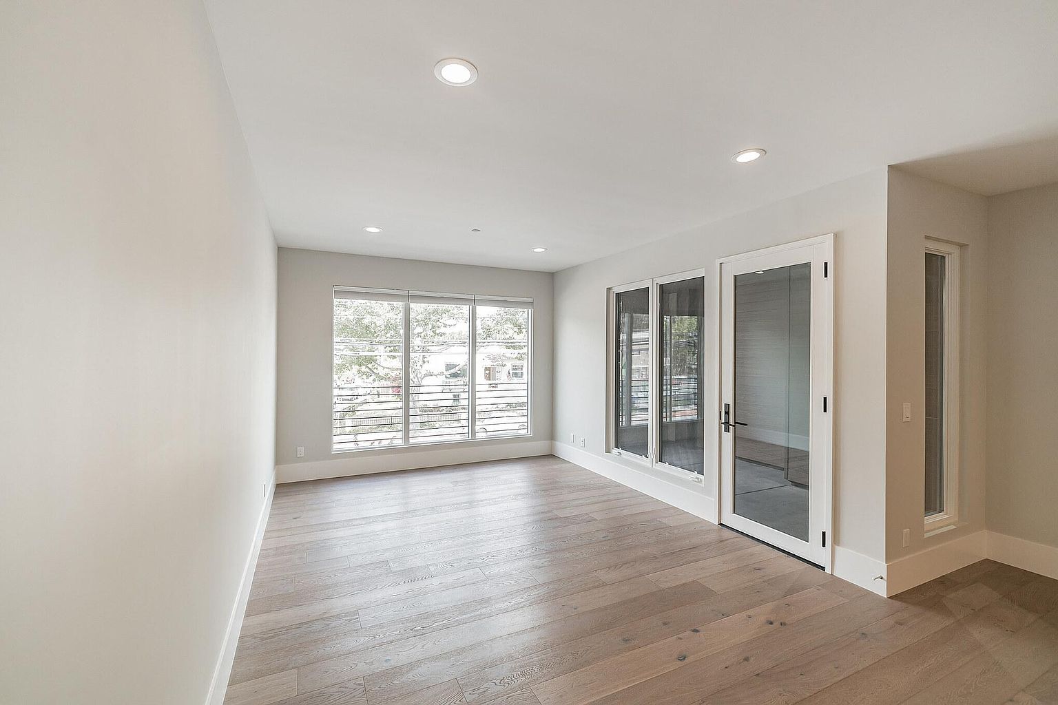 1493 Oak Grove Ave photo 2