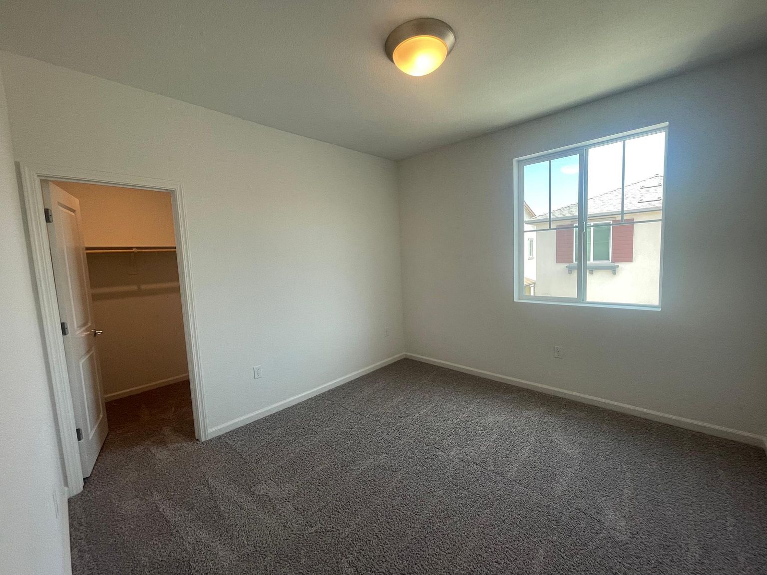 570 Glimmer Way photo 5