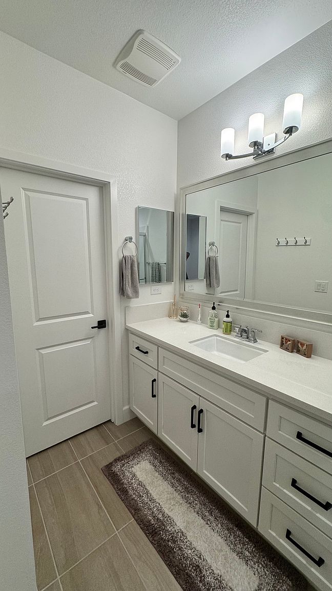 605 Armstrong Way photo 4