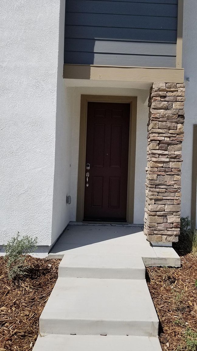 205 E Giacconi Pl photo 2