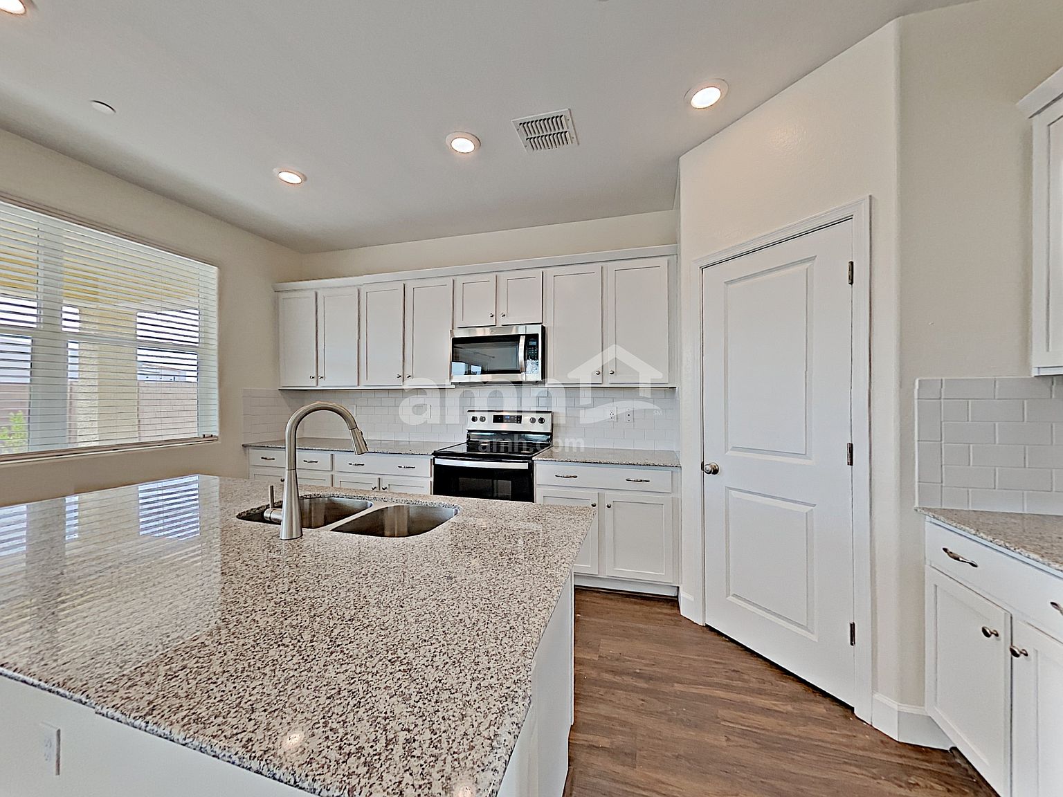 5949 W Columbine Dr Glendale, AZ 85304 photo 4