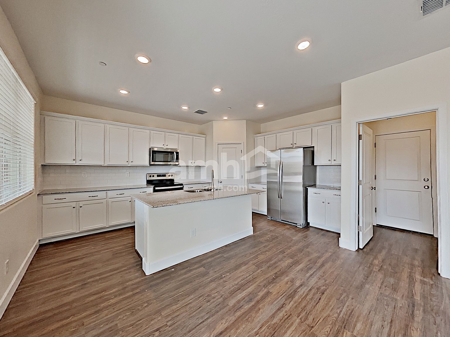 5949 W Columbine Dr Glendale, AZ 85304 photo 2
