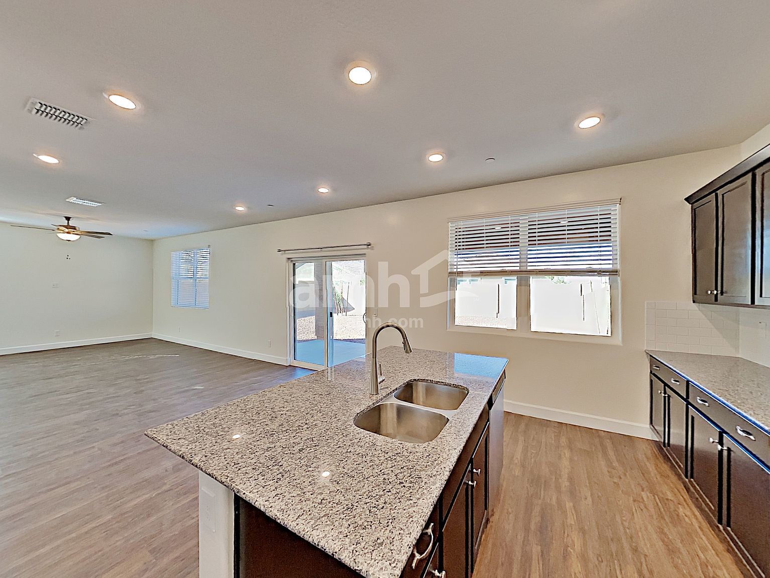 5926 W Columbine Dr photo 3