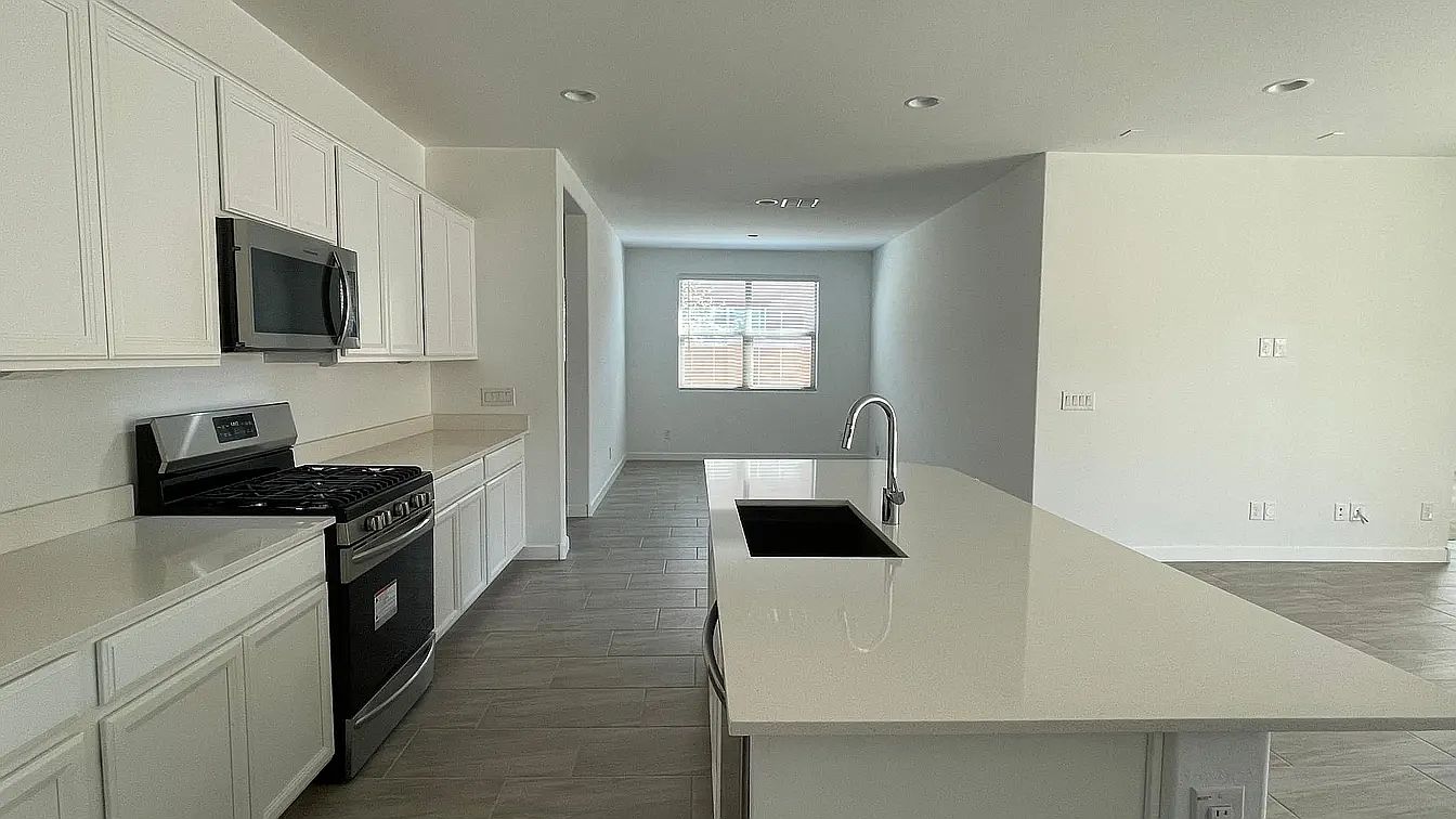 1641 W La Mirada Dr photo 5