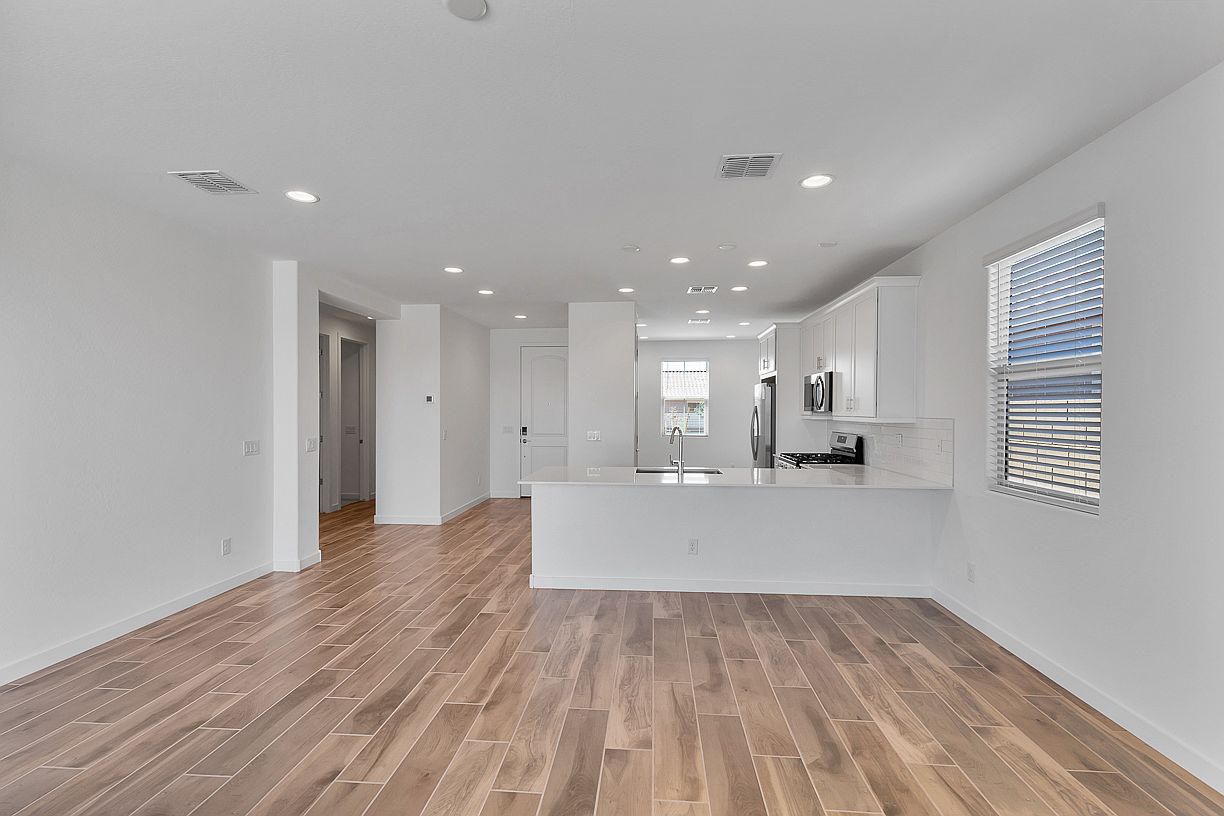 17042 W Artemisa Ave photo 4