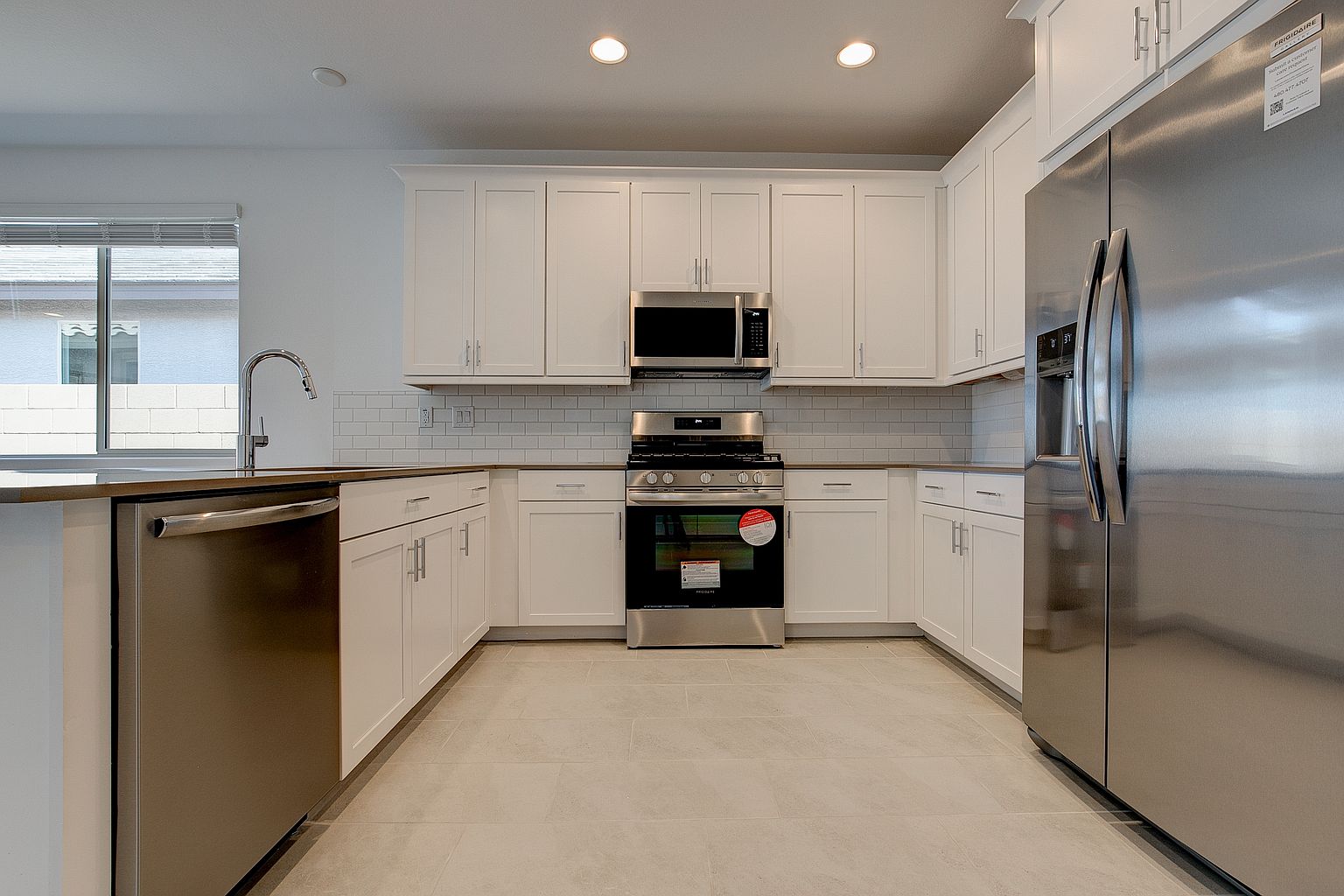 17050 W Artemisa Ave Surprise, AZ 85387 photo 3