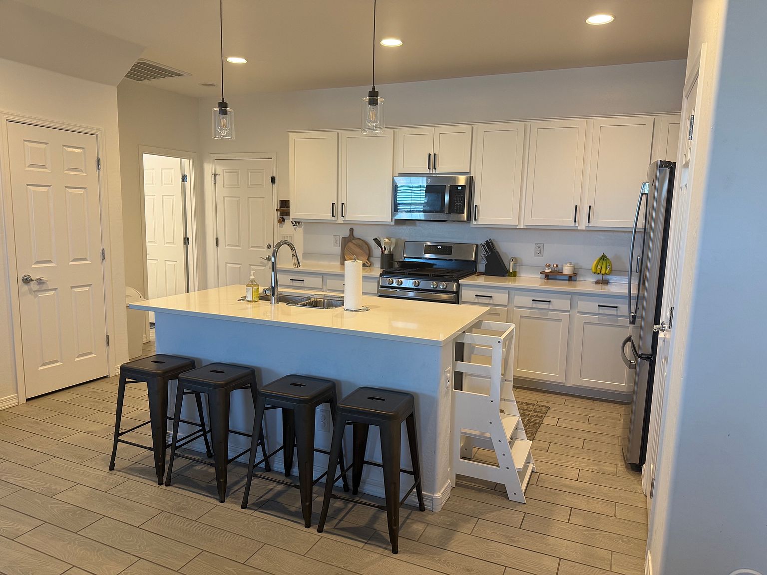 1390 W Sparrow Dr photo 3