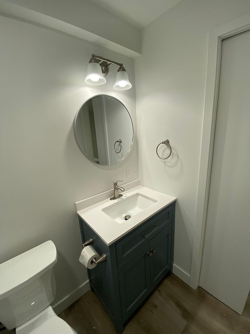 1867 Oliver Ave photo 4