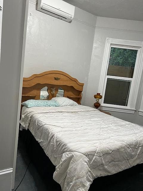 1105 Wanda St photo 3