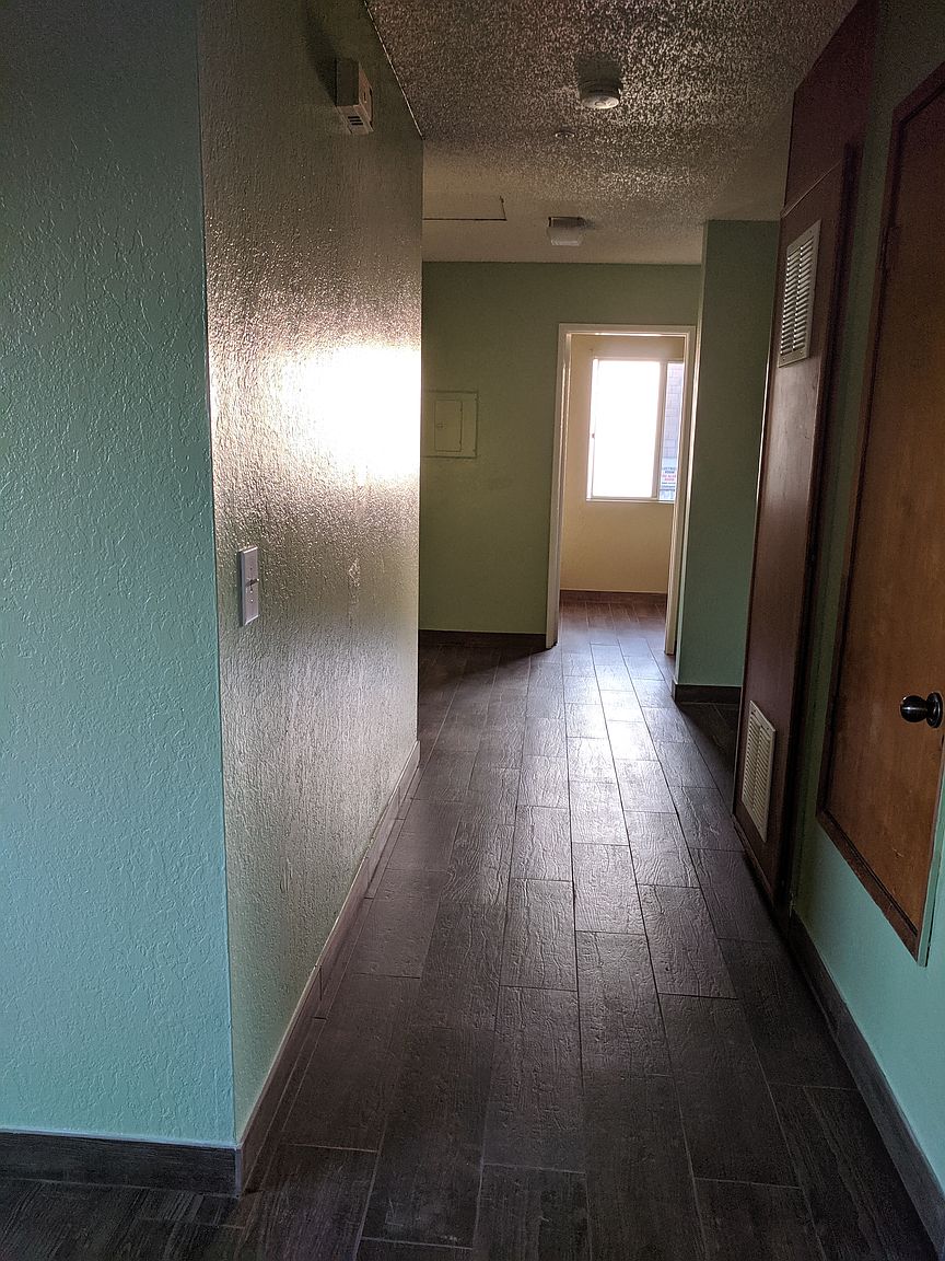 820 N Santa Fe Ave photo 3