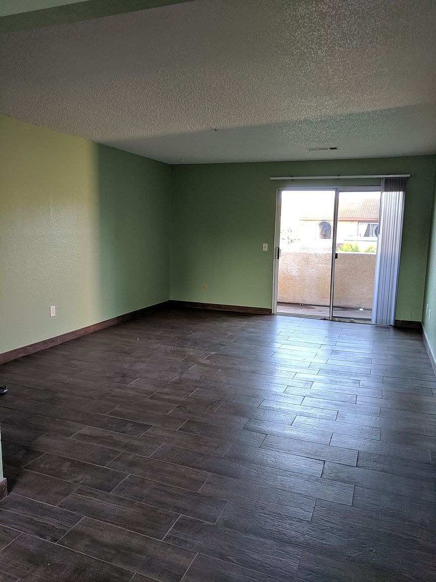 820 N Santa Fe Ave photo 2