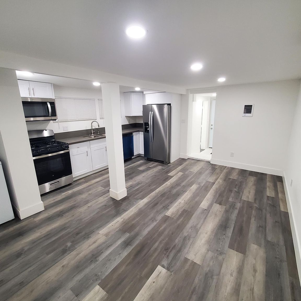 2341 Irving Ave photo 4