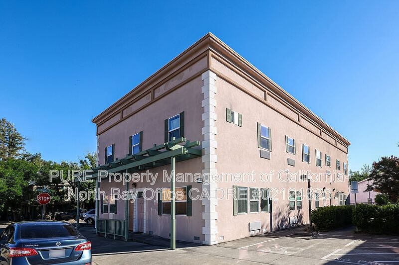 154 Railroad Ave Cloverdale, CA 95425 photo 2