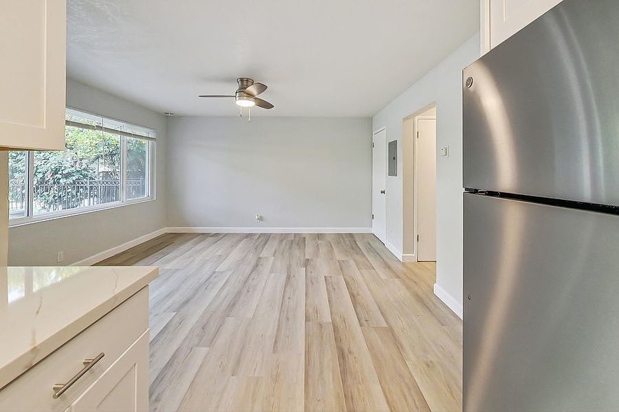333 Lester Ave photo 4