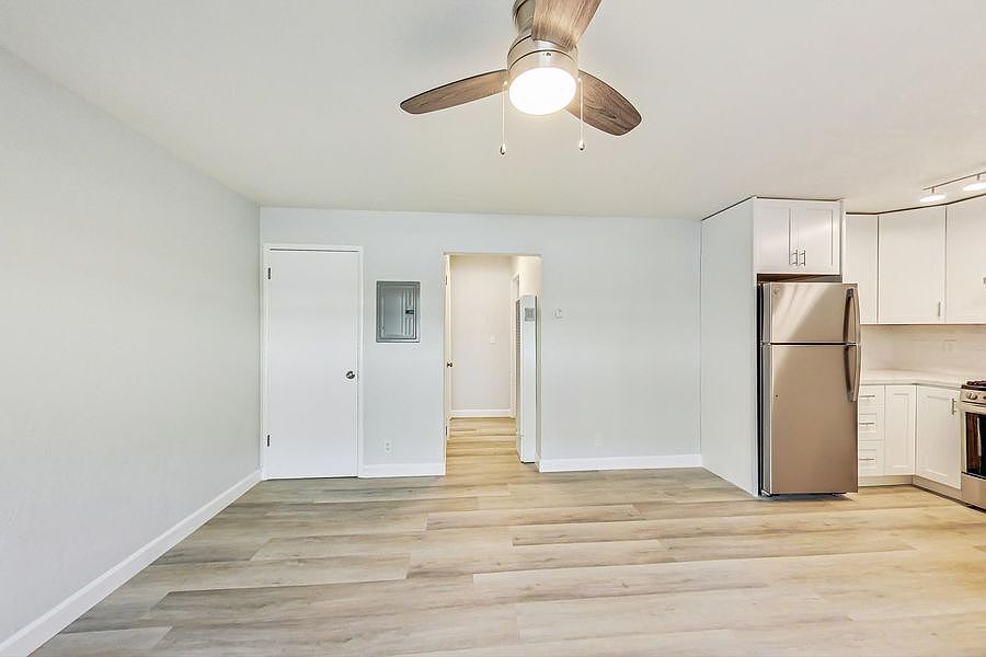 333 Lester Ave photo 2