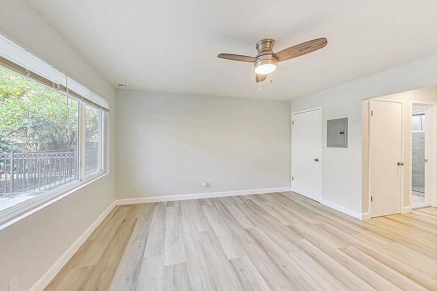 333 Lester Ave photo 5