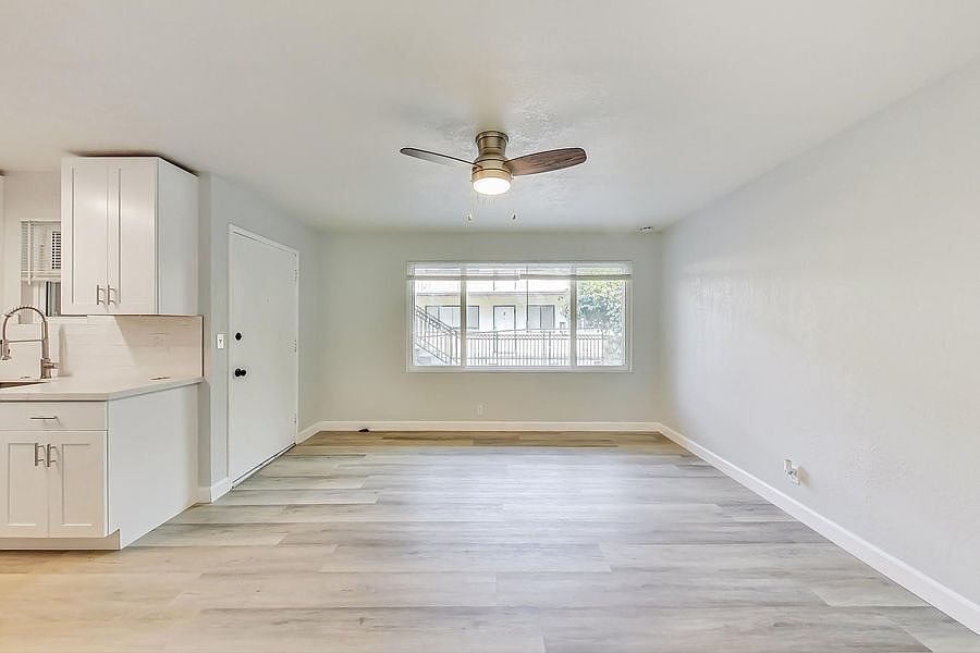 333 Lester Ave photo 3