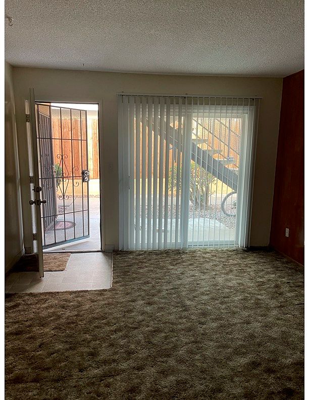 4658 E Mountain View Dr photo 3