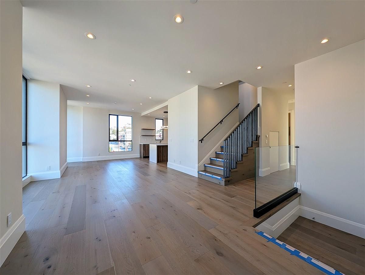 2707 23rd St San Francisco, CA 94110 photo 3