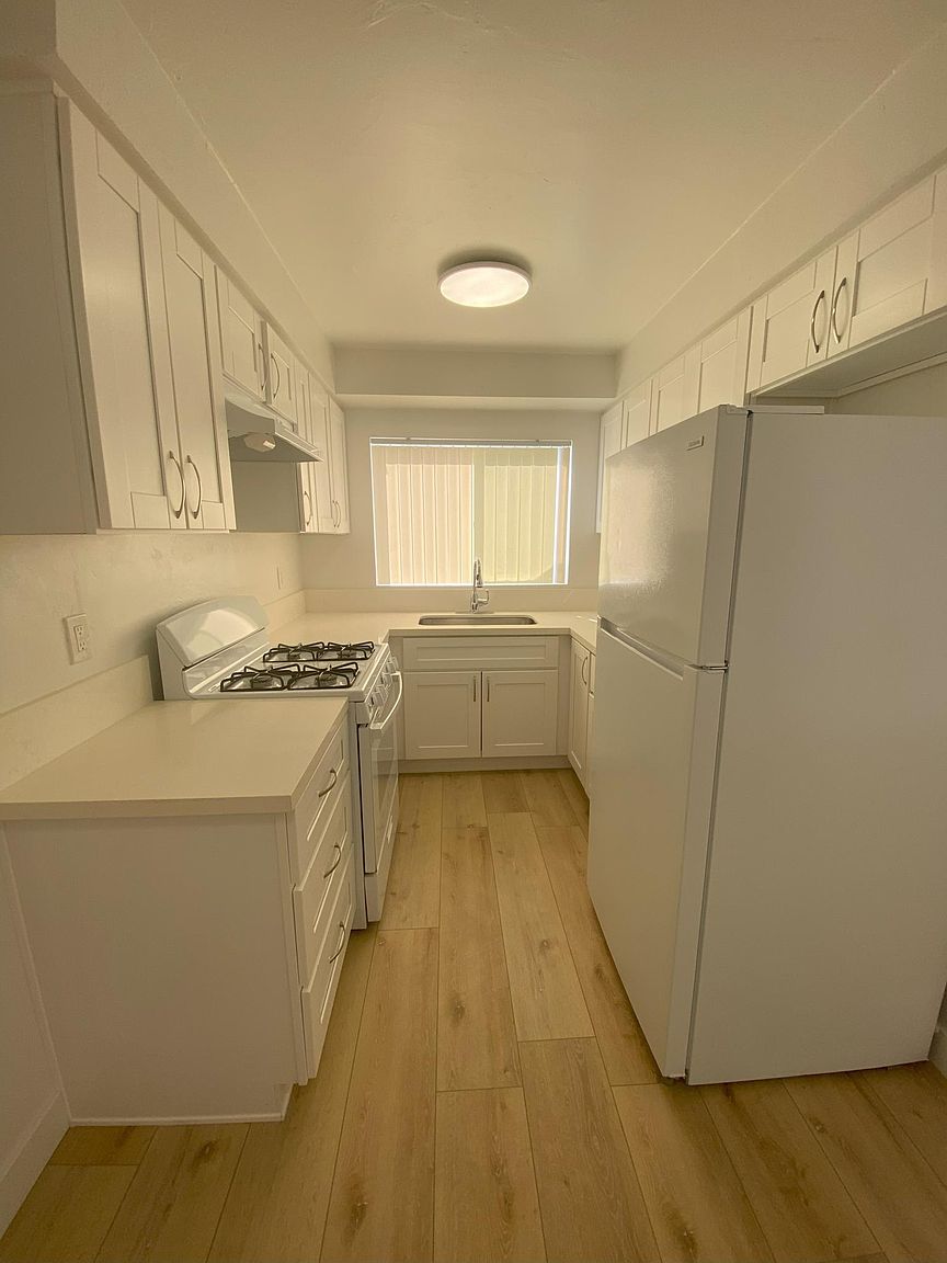 1740 E Plaza Blvd photo 4