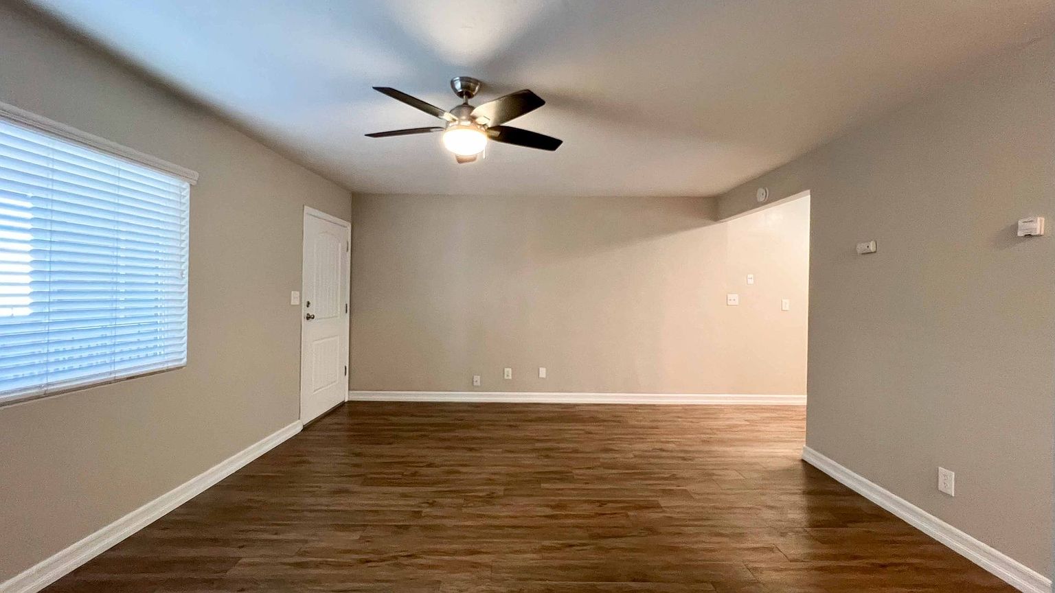 2 beds  1.0 baths photo 4