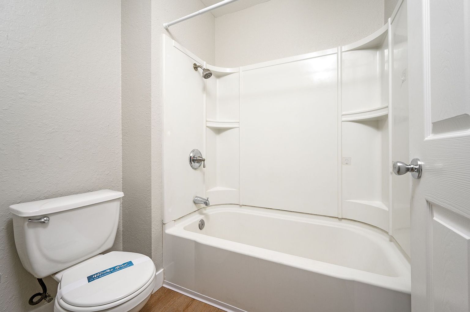 1 beds  1.0 baths (800 sqft) photo 2