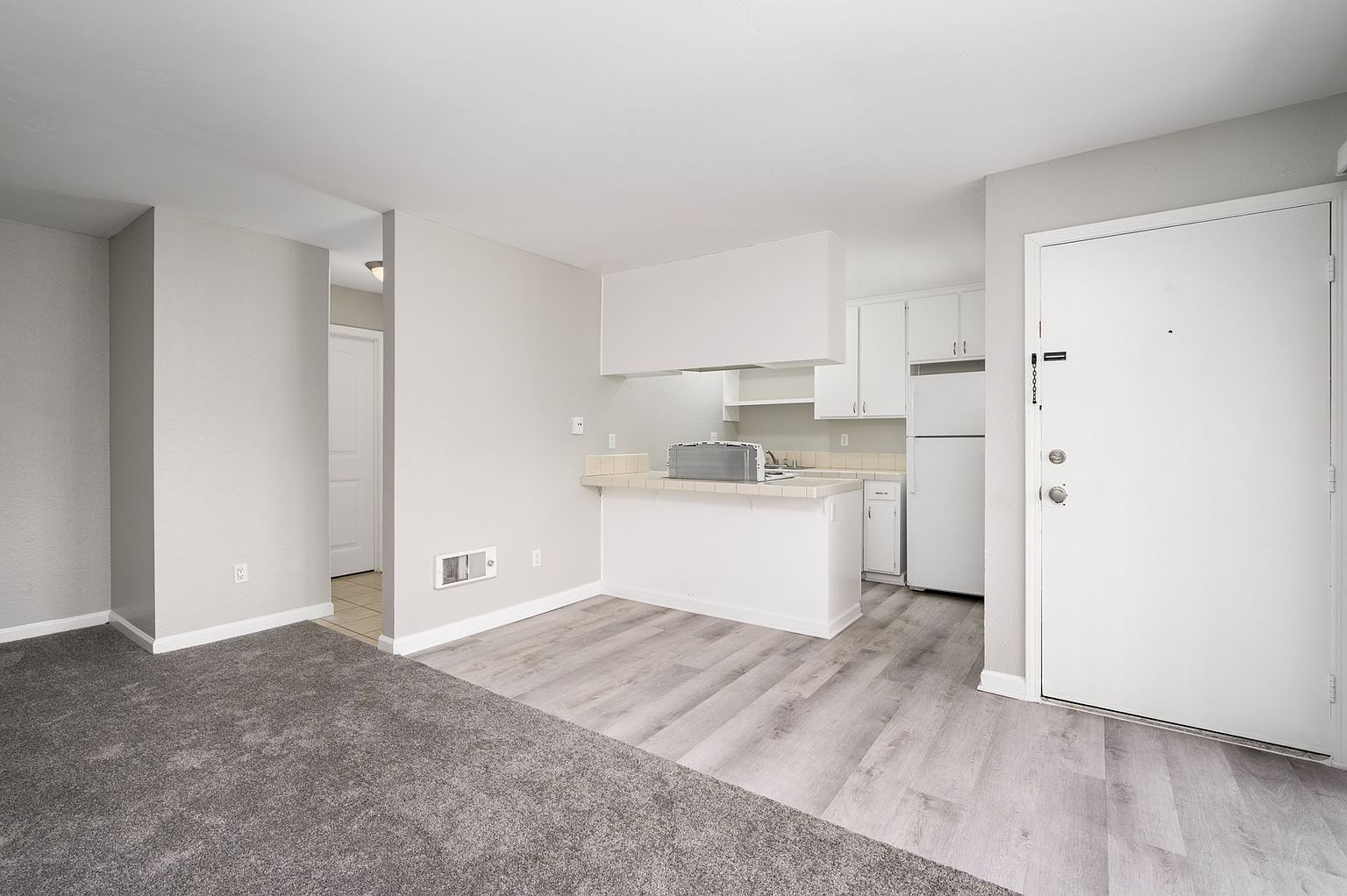 1 beds 1.0 baths (800 sqft)