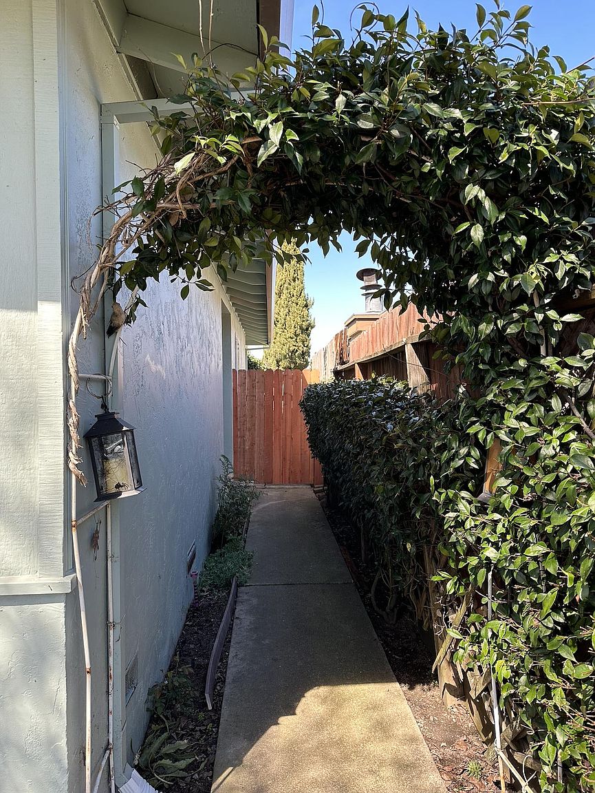 4389 Hoen Ave photo 2