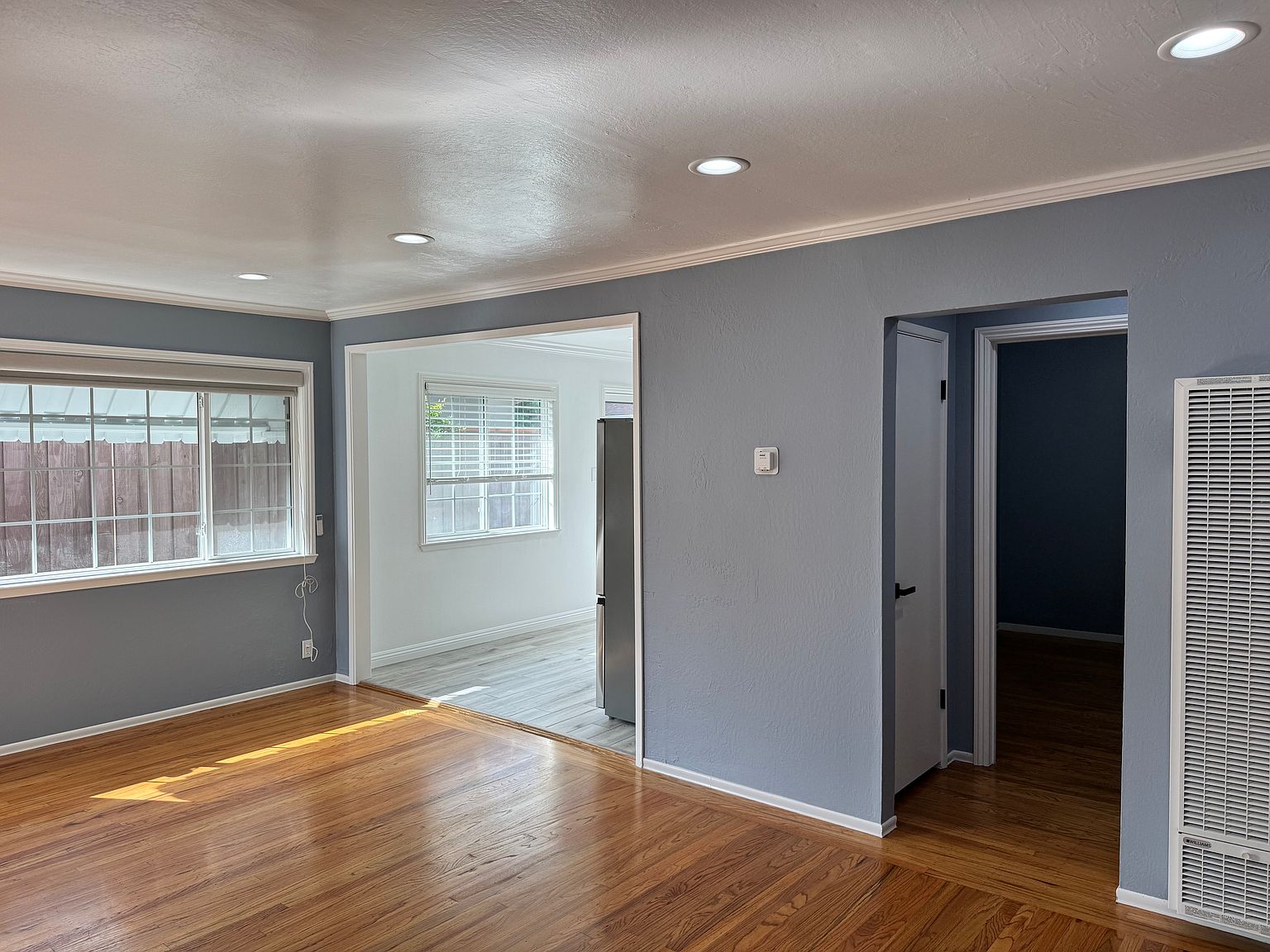 1366 Sierra St photo 2