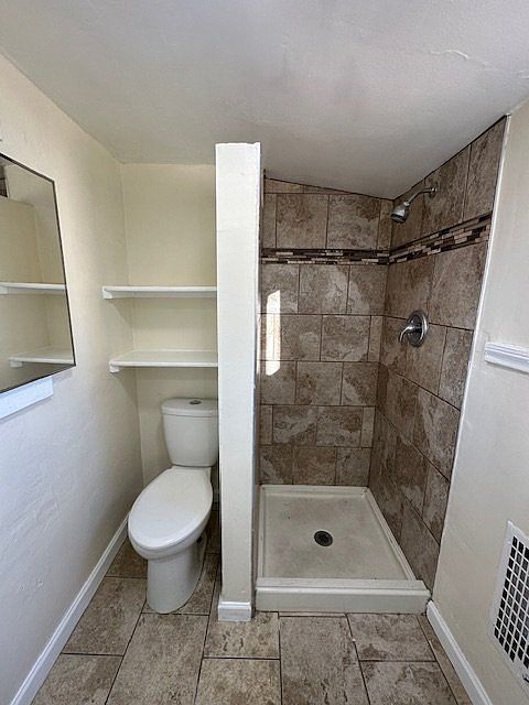 2940 Leonard St photo 3