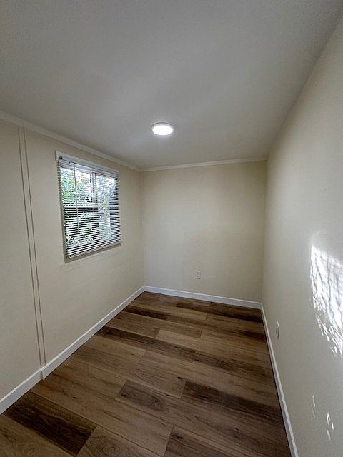 2940 Leonard St photo 5